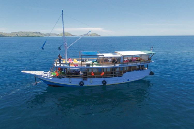 Holiday tour package to Komodo Island with a flight from Bali 2D Holiday tour package to Komodo Island with a flight from Bali 2D1N  Holiday trip package to Komodo Island with a flight from Bali includes island hopping and adventure trekking tour for 2 days 1 night stay on a private AC- boat. Ijen to Bromo Tour