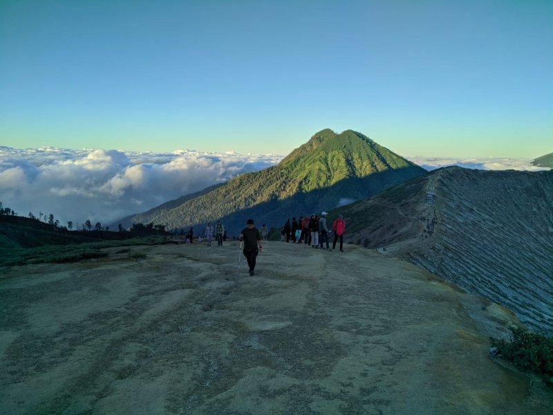 Trip to Borobudur, Prambanan - take train and to Bromo Ijen crater tour 3D Trip to Borobudur, Prambanan - take train and to Bromo Ijen crater tour - Bali 3D Special trip with cheap price option to Borobudur, Prambanan - take train and to Bromo Ijen crater tour in 3 days 2 nights holiday travel in Java to Bali Ijen to Bromo Tour