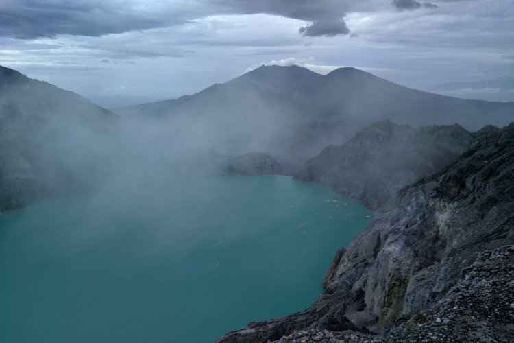 Cheap price for holiday trip package of Bromo to Ijen crater tour from Malang/ Surabaya,- end in Bali 3D Cheap cost/ price for holiday trip package of Bromo to Ijen tour from Malang/ Surabaya,- end in Bali 3D Cheap price for holiday trip package of Bromo to Ijen tour from Malang/ Surabaya,- end in Bali within 3 days 2 nights travel in East Java Ijen to Bromo Tour