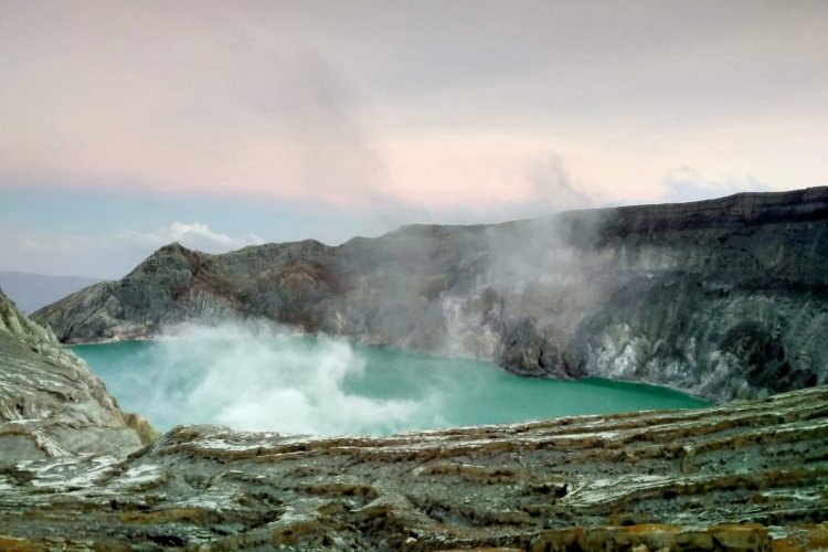 Affordable Banyuwangi to Ijen Blue Fire Trip – 1N1D Crater Adventure Package Affordable Banyuwangi to Ijen Blue Fire Trip – 1N1D Tour Join our 1N1D Banyuwangi to Ijen Blue Fire Adventure! Experience the stunning blue flames, sunrise view, and crater lake with an affordable tour package. Ijen to Bromo Tour