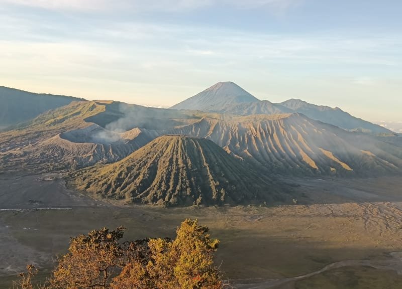 Group trip departure from Yogyakarta to do Bromo to Ijen tour and end Banyuwangi 3D  Shared trip departure from Yogyakarta to do Bromo to Ijen tour, and end Banyuwangi 3D Shared trip package departure from Yogyakarta by a train to do Bromo to Ijen tour, and end Banyuwangi within 3D2N holiday travel I All Includes in Tour Price Ijen to Bromo Tour