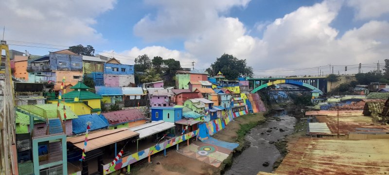 Jodipan colorful village trip to Bromo and Ijen crater tour from Malang or Surabaya,- end in Bali 4D Jodipan colorful village trip to Bromo and Ijen crater tour from Malang or Surabaya,- end in Bali 4D Jodipan colorful village tour to Bromo tour and Ijen crater tour continues doing Menjangan Island snorkeling tour from Malang or Surabaya,- end in Bali 4D Ijen to Bromo Tour