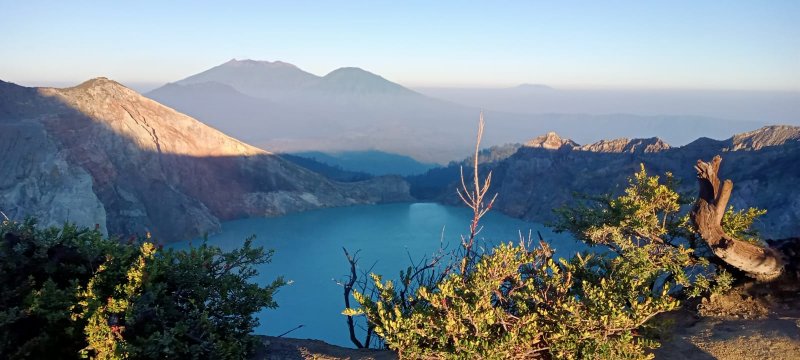 Jogja to Surabaya with a train for Paragliding and Ijen Bromo tours 4D Overland trip from Jogjakarta to Surabaya for Paragliding adventure and Bromo Ijen crater tour 4 days trip from Yogyakarta or Jogja to Surabaya with a train for holiday trip of paragliding adventure and Ijen Bromo tours Ijen to Bromo Tour