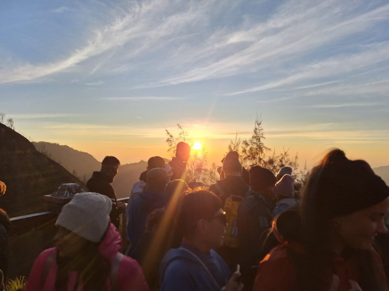 Malang or Surabaya to Bromo Ijen Tours Banyuwangi 3D Cheap tour price from Malang or Surabaya to Bromo Tours & Ijen Tours with blue flame tours then to B East Java Tours Package with cheap price from Malang or Surabaya to Bromo Sunrise Tours & Ijen Crater Tours with blue flame tours and then to Banyuwangi Ijen to Bromo Tour