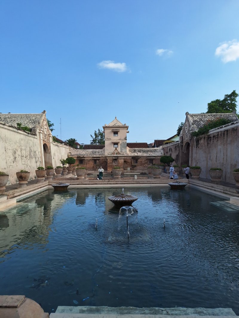 Tour to Prambanan sunset, Borobudur and to Mt. Bromo, Ijen crater - end in Bali 4D Tour to Prambanan sunset, Borobudur and to Mt. Bromo, Ijen crater - end in Bali 4D Java overland tour package from Yogyakarta to Prambanan sunset, Borobudur temple and to Mt. Bromo, Ijen crater - then end in Bali Island within 4 days 3 nights Ijen to Bromo Tour