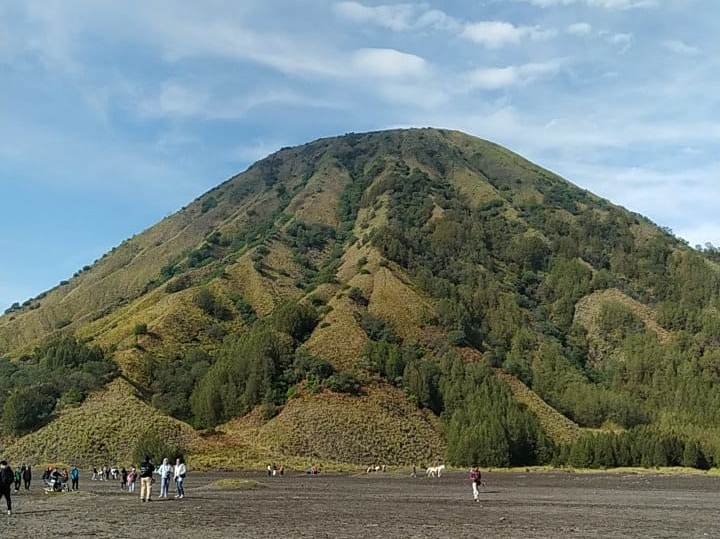 Surabaya to Bromo Rafting & Ijen Tours Bali 4D Reasonable price to get best Bromo sunrise tours, Songa rafting activities, Ijen Crater tours with B 4 days tour package with reasonable tour price to get best Bromo sunrise tours, Songa rafting activities, Ijen Crater tours with Blue Fire Ijen tours & to Bali Ijen to Bromo Tour