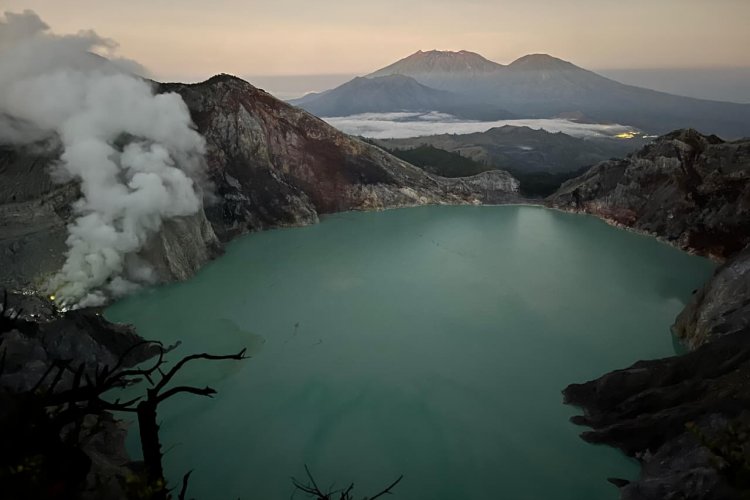 5 Days Java Adventure – Surabaya/Malang to Tumpak Sewu, Kalibaru, Ijen, Bromo & Borobudur–Prambanan Tour 5 Days Java Adventure – Tumpak Sewu, Ijen, Bromo & Borobudur Java tour package from Malang or Surabaya for Ijen blue fire tour, Banyuwangi rafting, Kalibaru tour, Bromo sunsrise tour, Borobudur sunrise & Prambanan temple Ijen to Bromo Tour