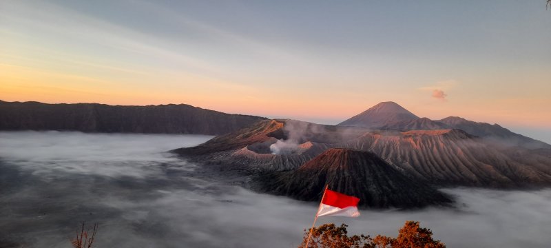 Take a train from Yogya to Surabaya, and drive to Bromo tour 2D Take a train from Yogyakarta to Surabaya, and drive to Mt Bromo tour 2D Take a train from Yogya to Surabaya, and drive to see the sunrise view,- combines with Bromo tour package,- and then drive back to Surabaya or Malang in 2 days  Ijen to Bromo Tour